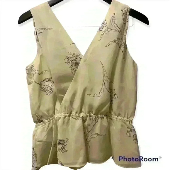 NWT: Banana Republic V Neck Peplum Sleeveless Blouse - Picture 9 of 16